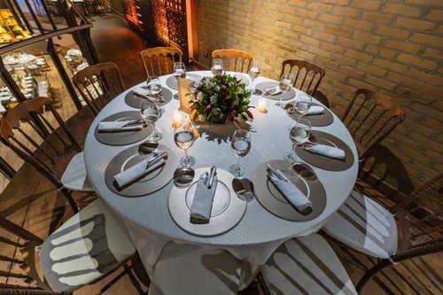 Free Beautifully arranged dining table in a restaurant, featuring elegant cutlery and floral centerpiece. Stock Photo