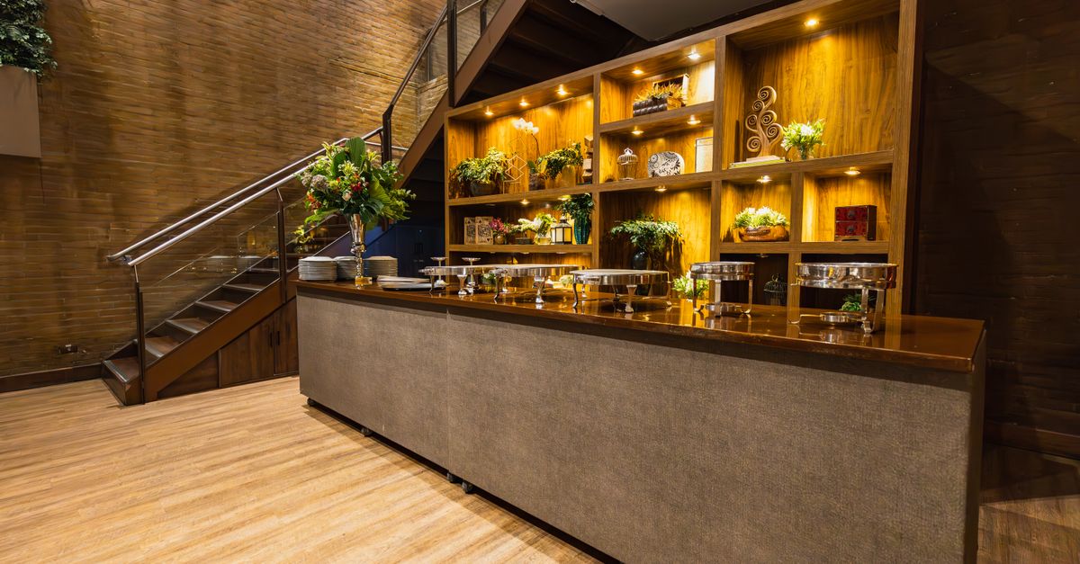 Modern Luxury Bar in Restaurant Interior Design · Free Stock Photo