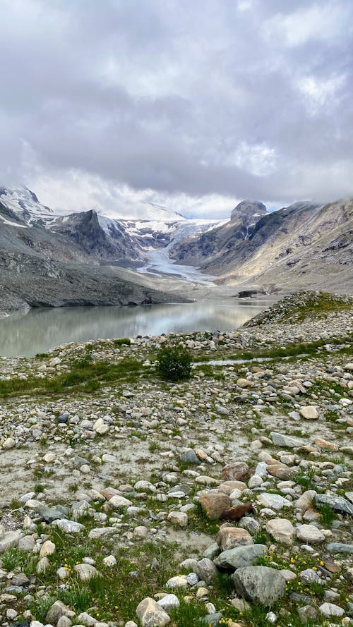 Scenic Mountains and a Lake 