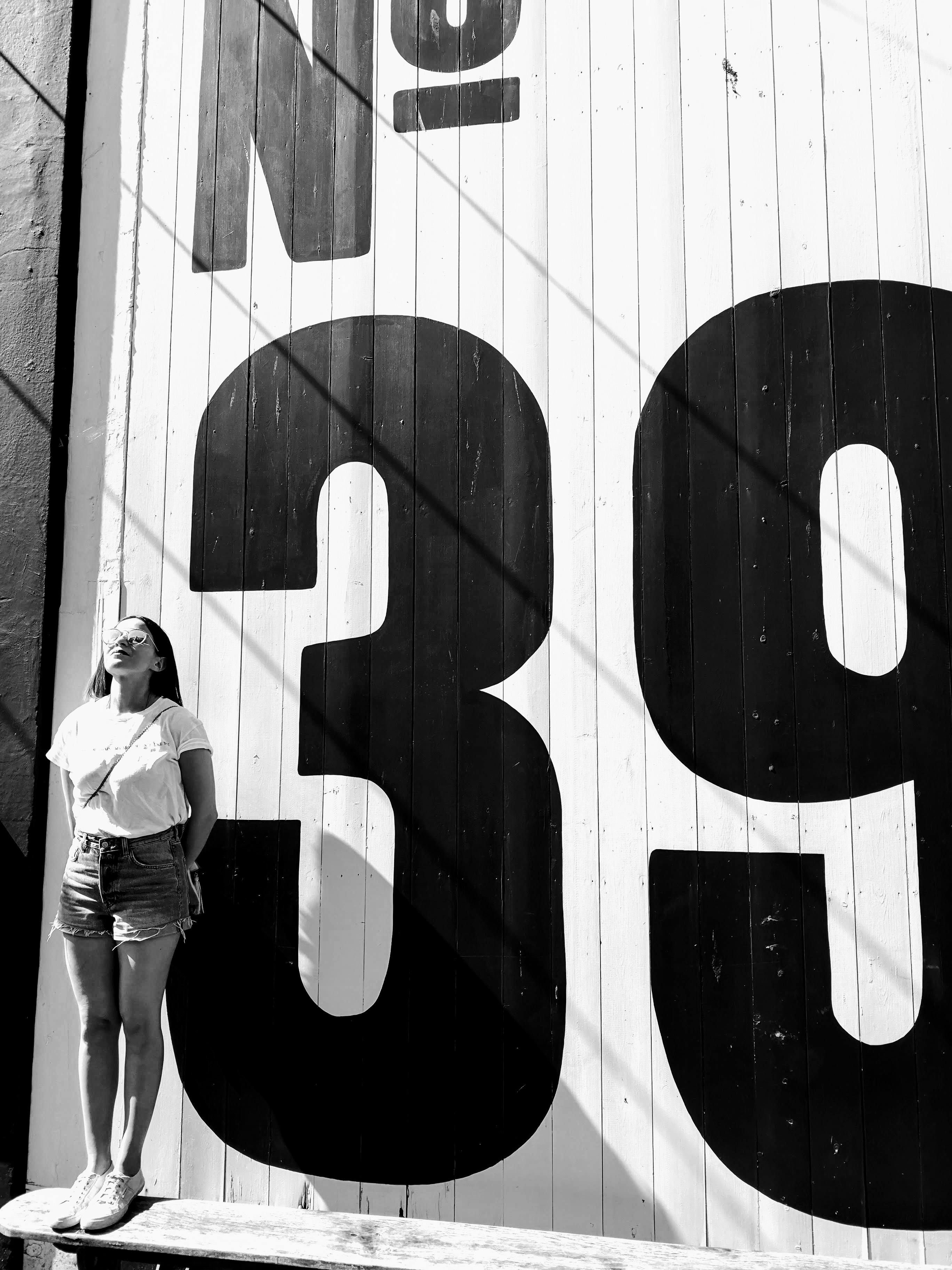 68+ Gambar Hitam Putih Di Tembok Terbaru