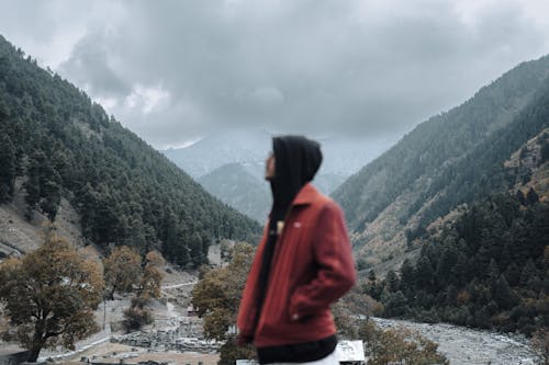 asyalı adam, dağ seyahat, güzellik içeren Ücretsiz stok fotoğraf