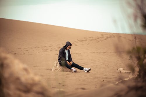 Foto profissional grátis de areia, casaco, deserto