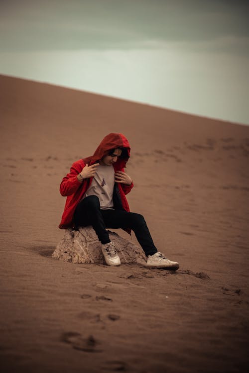 Foto profissional grátis de areia, casaco, deserto