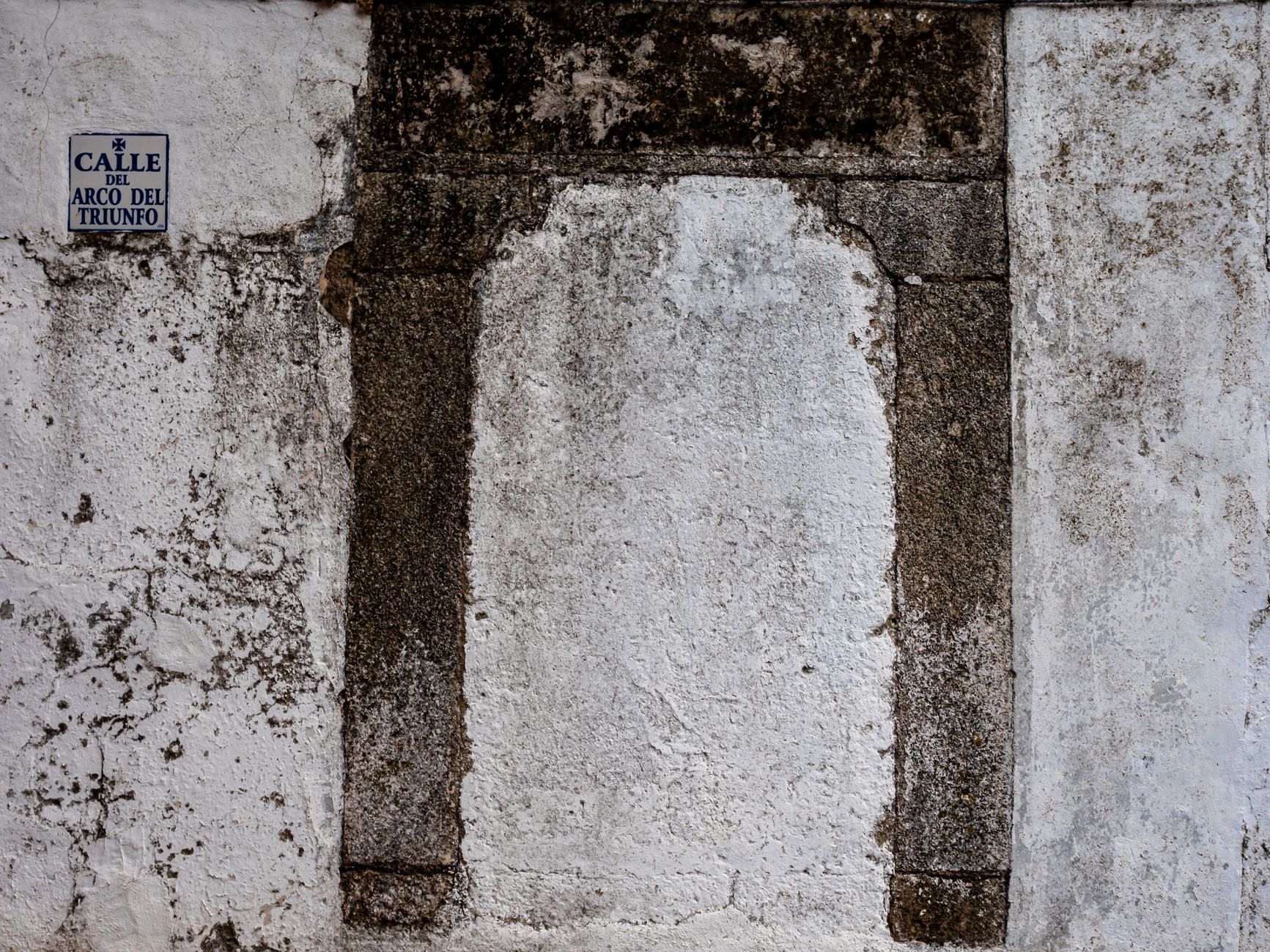 After the graffiti, Arcos da Lapa are target of new act of vandalism: 'puxadinho' made of masonry