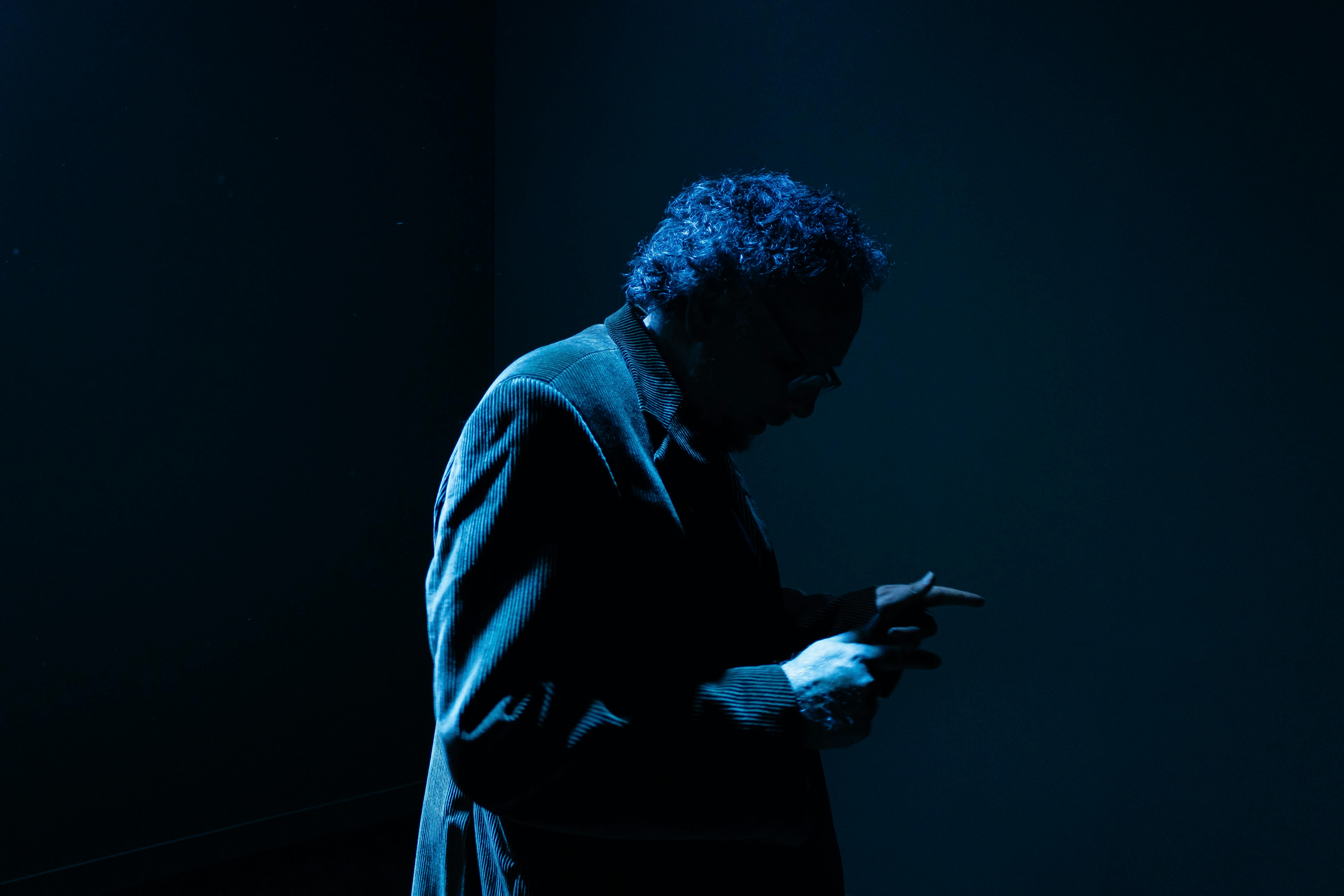 Kostnadsfria Kostnadsfri bild av atmosfärisk, begrundande, blåljus Stock foto