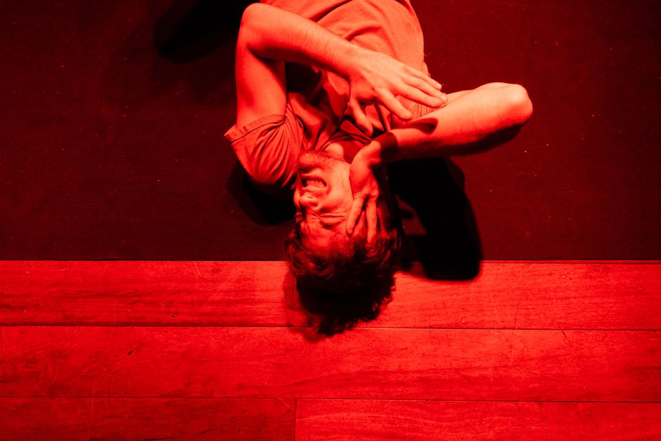 Teatro Arriaga estrena 'Voces Cruzadas': drama vasco sobre identidad migrante latinoamericana