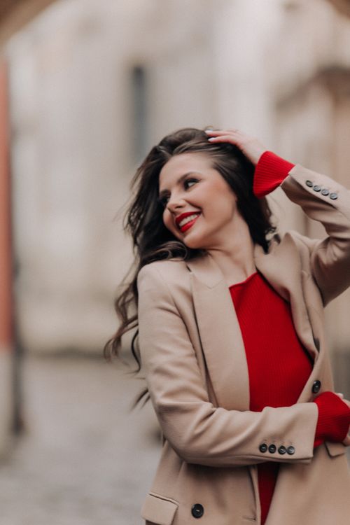 red dress beige coat Camel Coat with Red Dress Outfits (5 ideas & outfits)