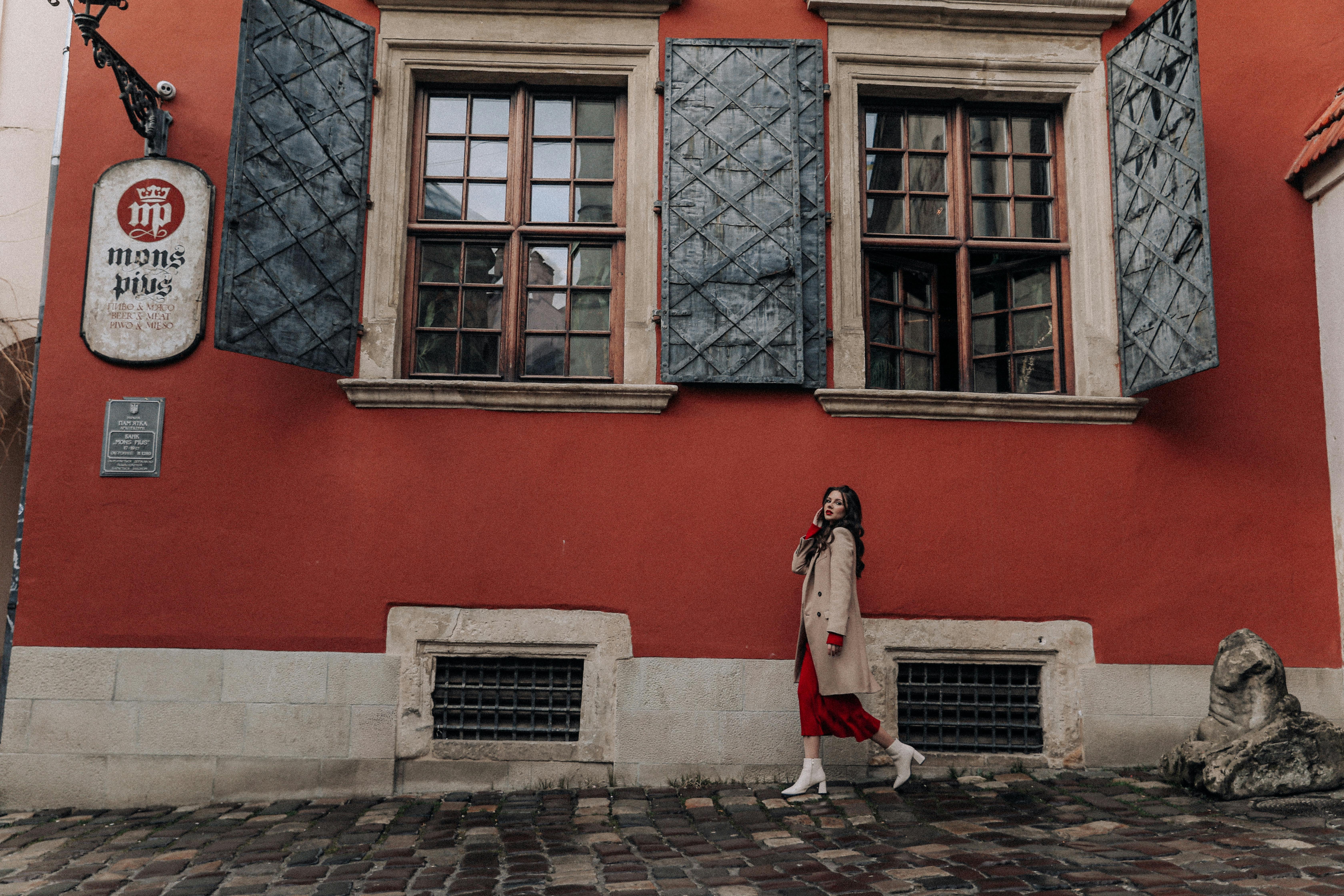 bezplatná Základová fotografie zdarma na téma @ venku, architektura, béžový kabát Základová fotografie