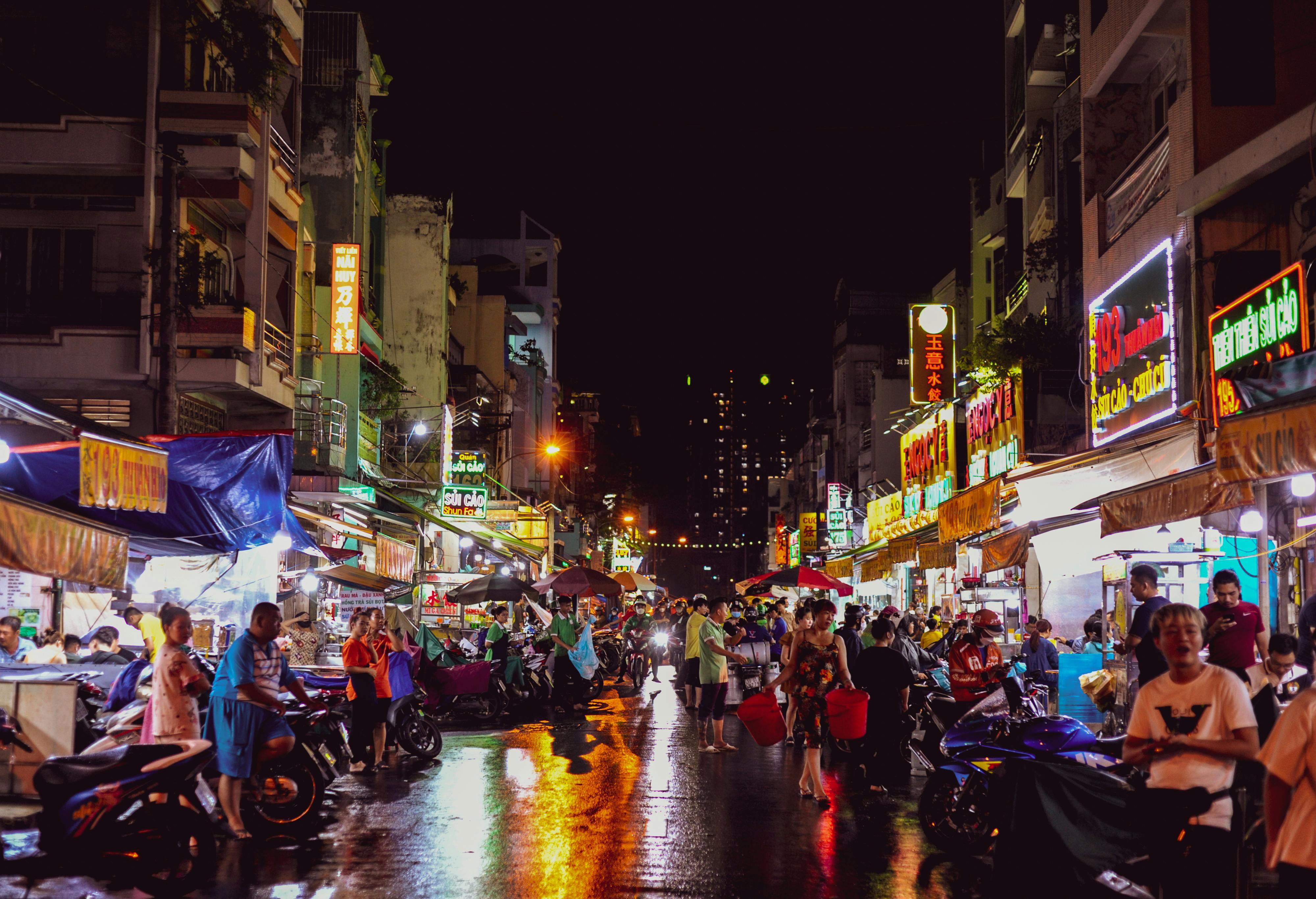 A Busy City Street at Night in Seoul, South Korea · Free Stock Photo