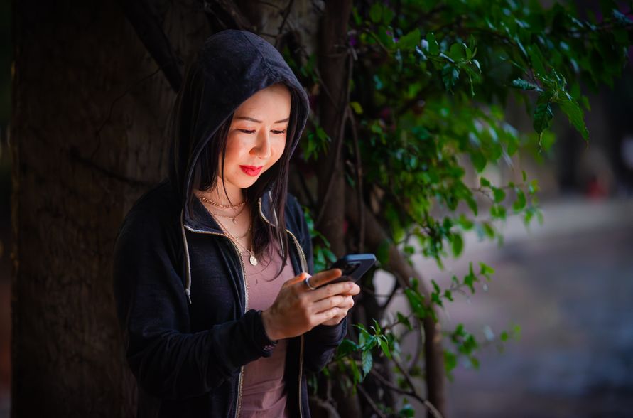 Online dating: starting a conversation on a niche platform