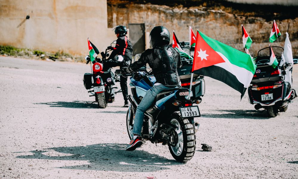 jordanian police officer helping tourist amman