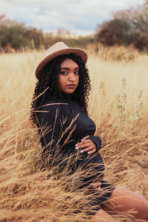 Gratis stockfoto met aantrekkelijk mooi, Afro-Amerikaanse vrouw, bruin haar