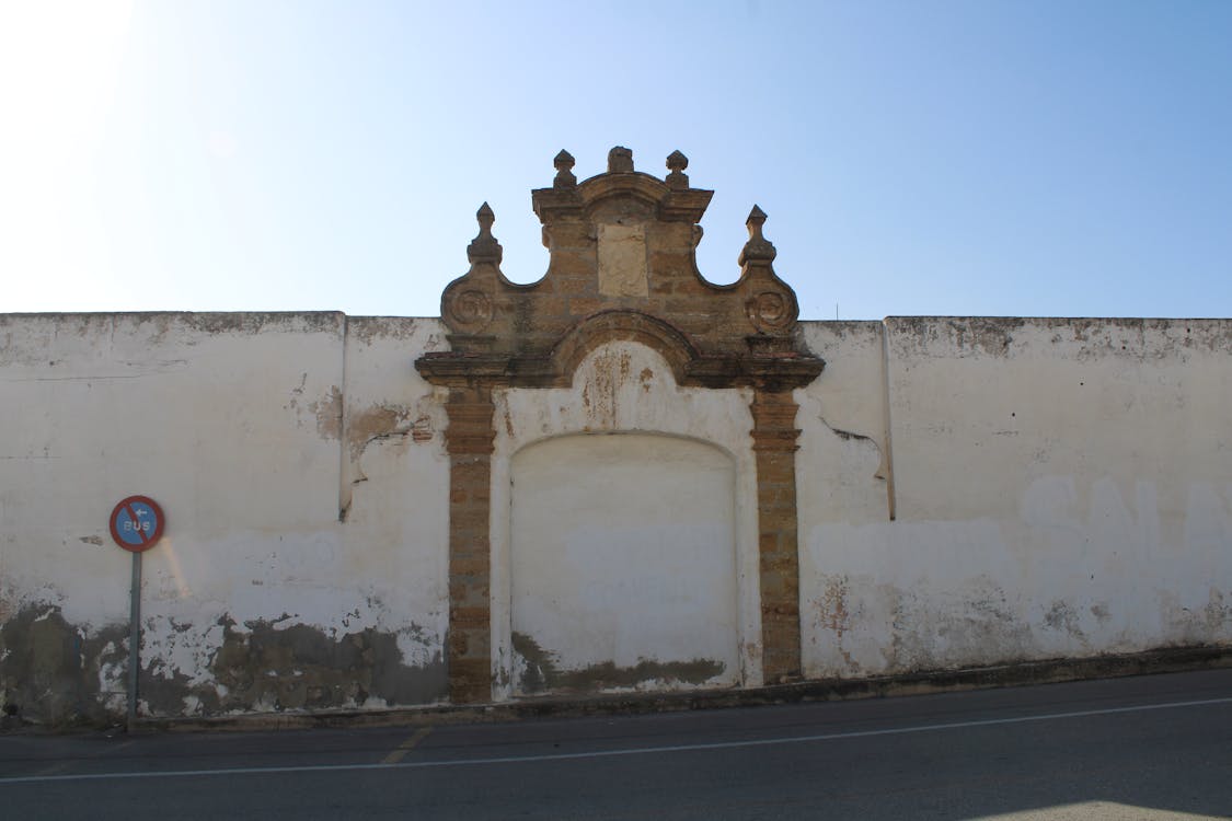 puerta de la salina de San Juan Bautista en San Fernando