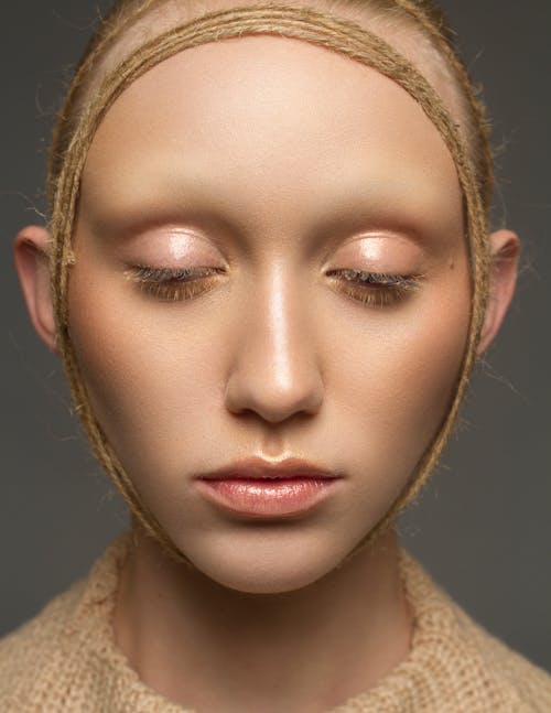 Model without Eyebrows