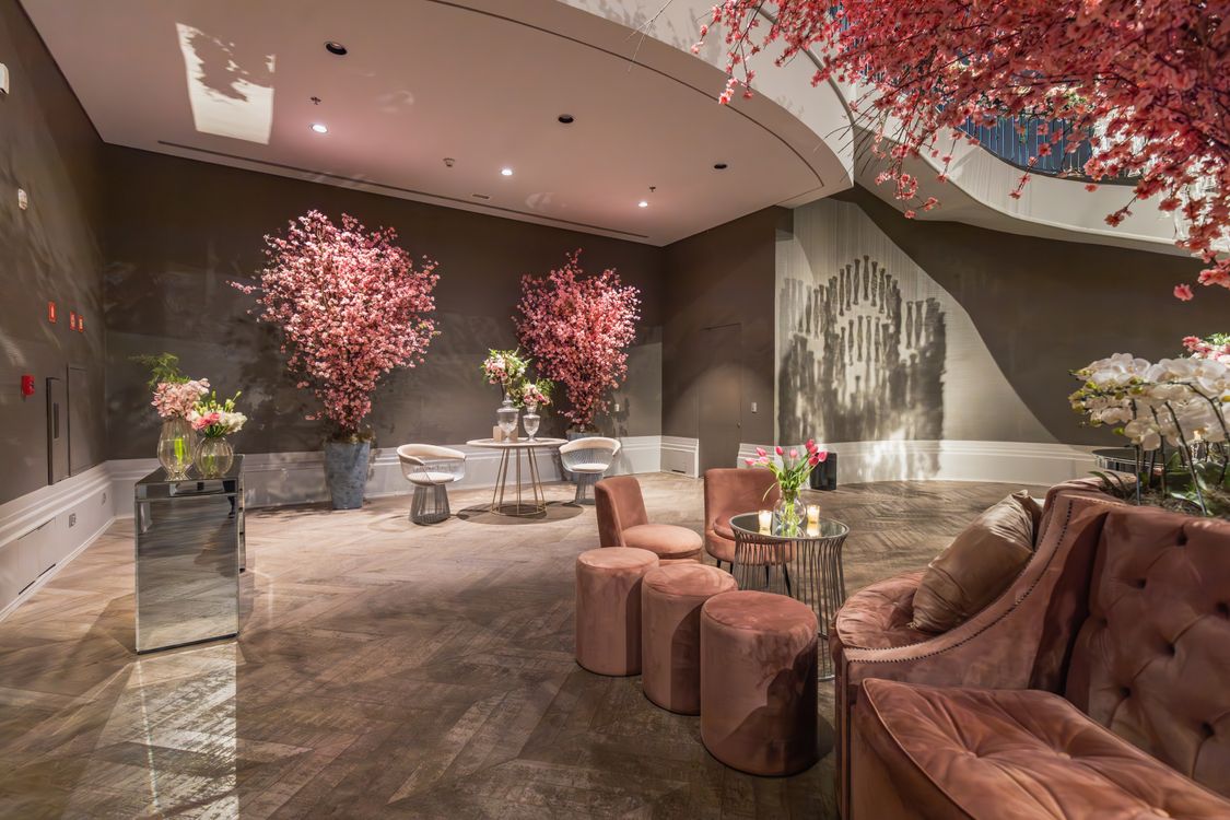 Luxury Interior Design with Flowers in Restaurant · Free Stock Photo