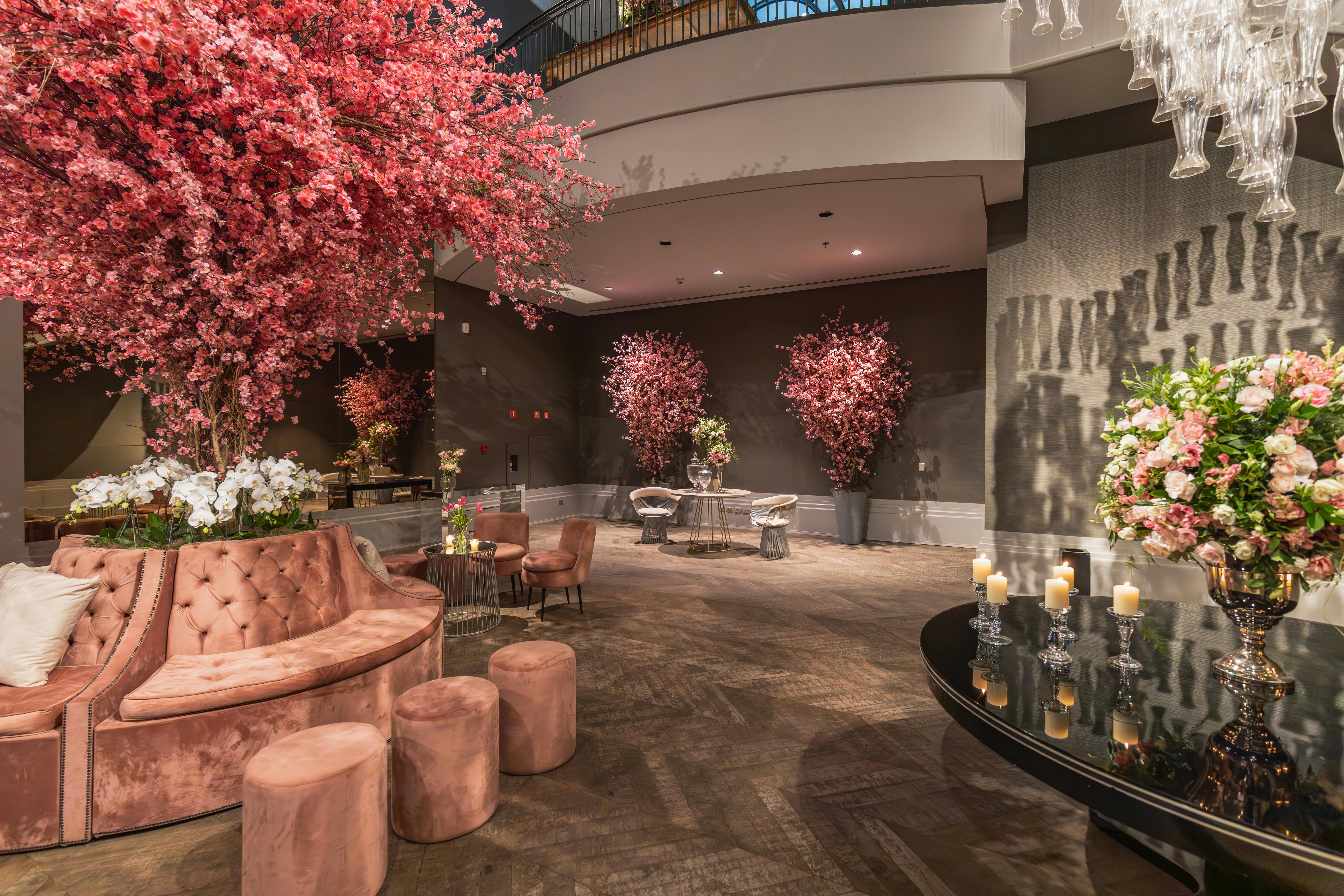 Placeholder image used to represent products being showcased under the social media icons. 2 out of 4.