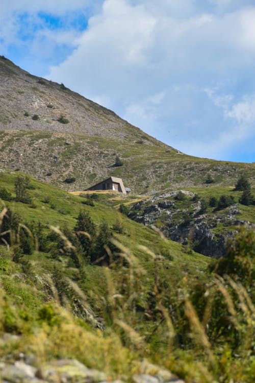 Fotobanka s bezplatnými fotkami na tému chaty, dostať sa od toho všetkého, hory