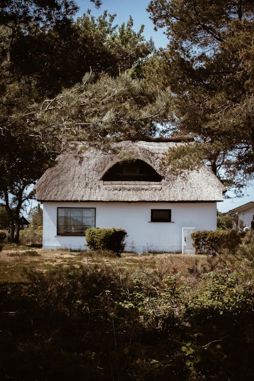 Foto profissional grátis de bangalô, barraca, casa branca