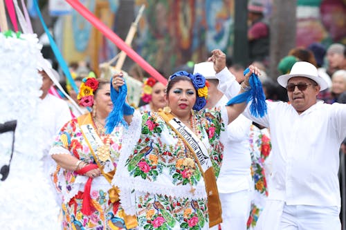 Foto profissional grátis de alegre, animador, bailarinos