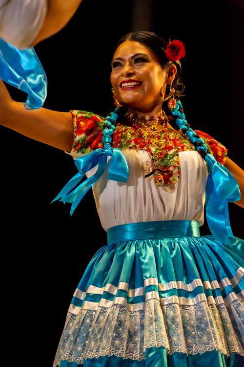 Free A vibrant Mexican dancer performing in traditional dress, showcasing cultural heritage. Stock Photo
