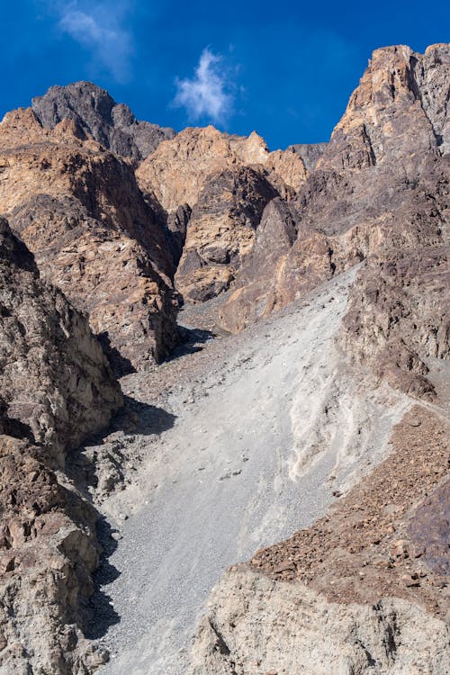 Kostenloses Stock Foto zu berge, blauer himmel, felsig