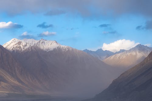 Kostenloses Stock Foto zu außerorts, berge, eingehüllt