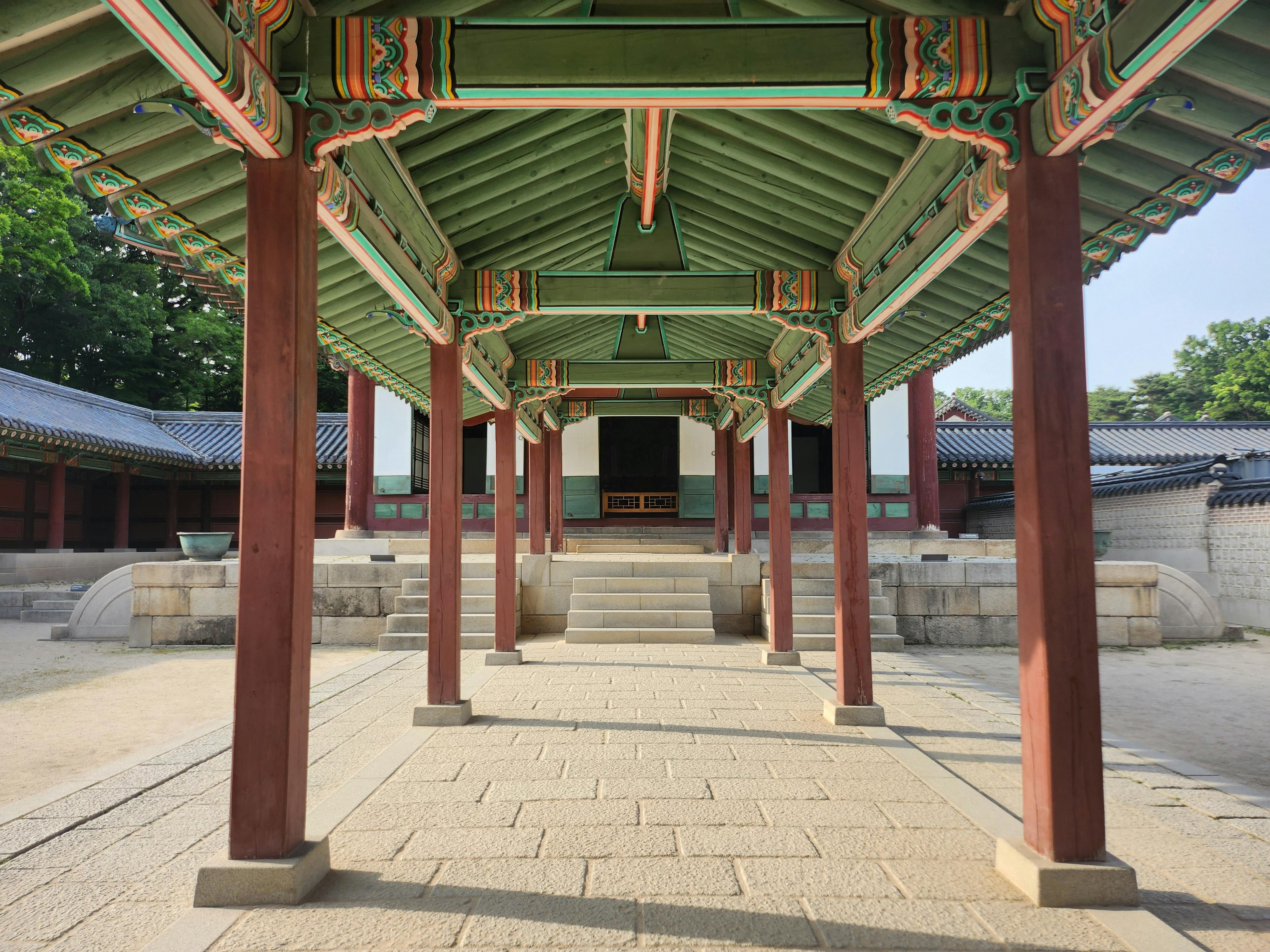 Explore the intricate beauty of a traditional Korean temple in Seoul, showcasing vibrant colors and classic designs.