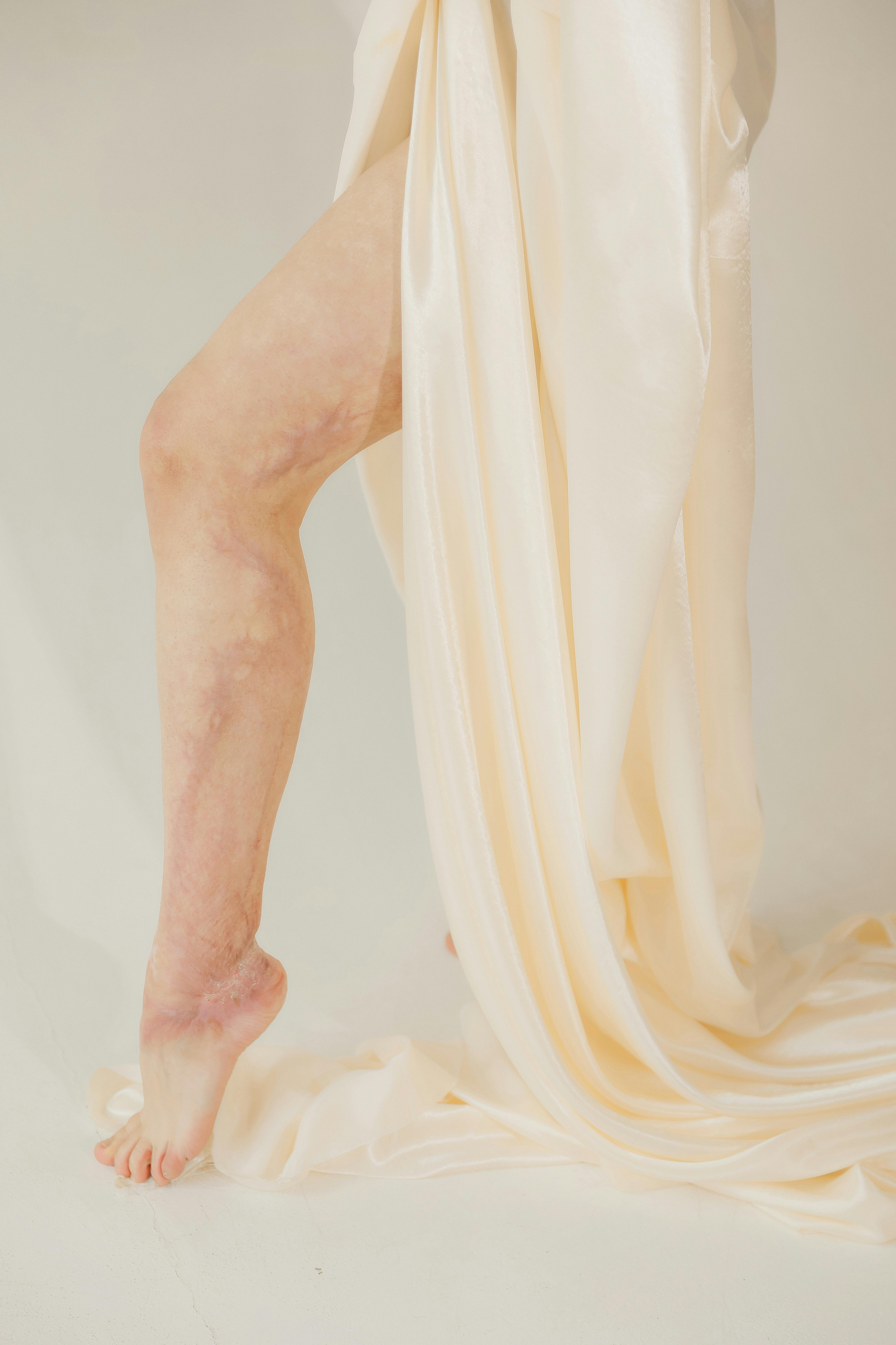 Gratis arkivbilde med beige, bein, benstilling Arkivbilde