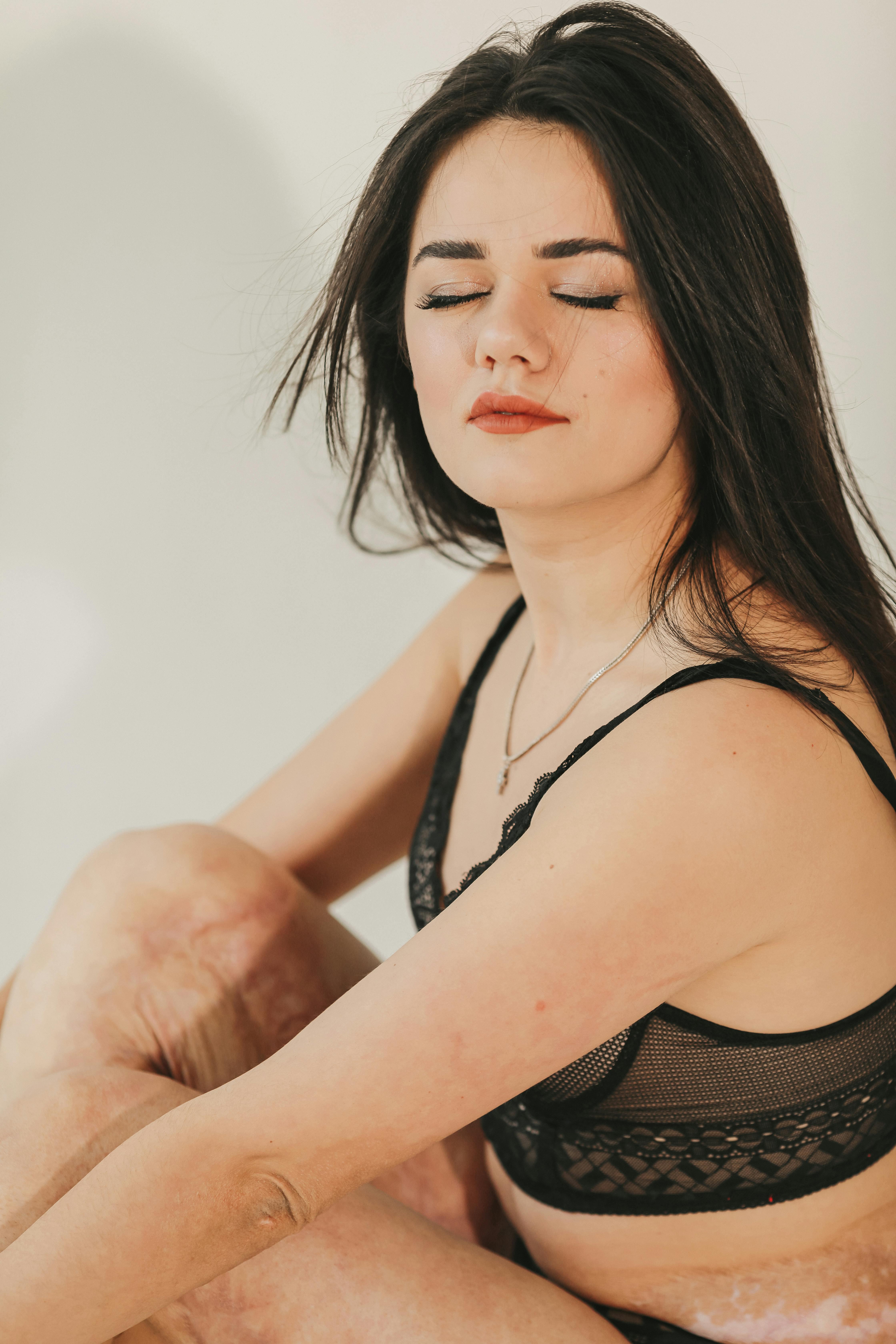 Kostenlos Kostenloses Stock Foto zu anmutig, augen geschlossen, ausdrucksvoll Stock-Foto