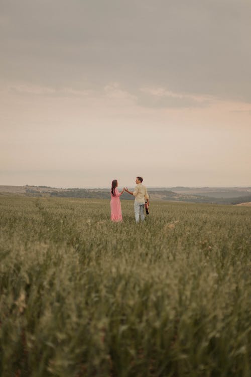 Foto profissional grátis de casal, cênico, de pé