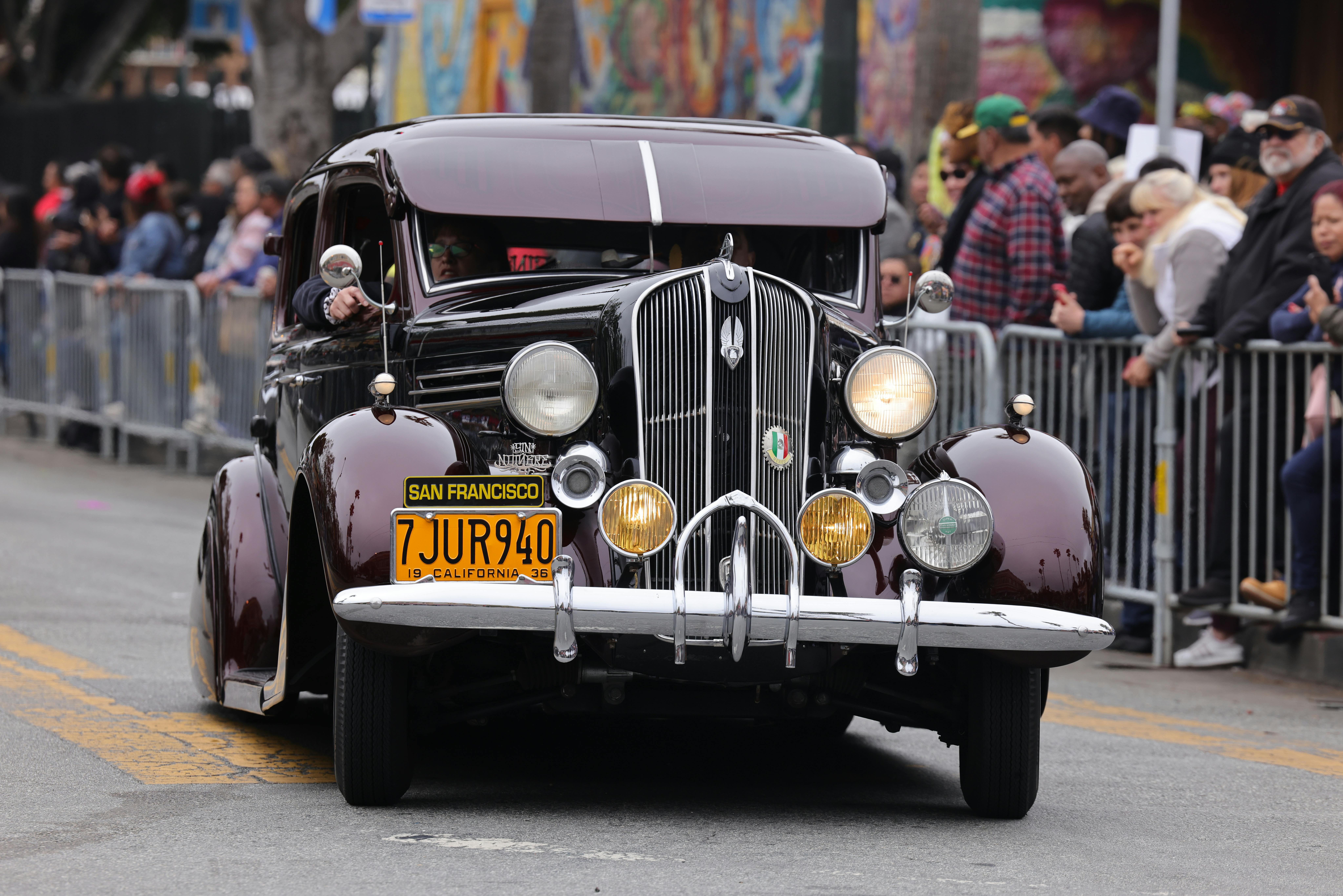 Vintage Car on Parade · Free Stock Photo