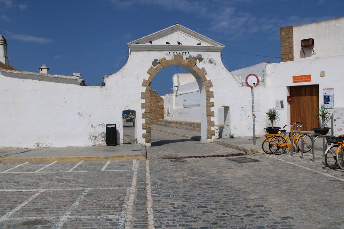 puerta de la Caleta en Cádiz