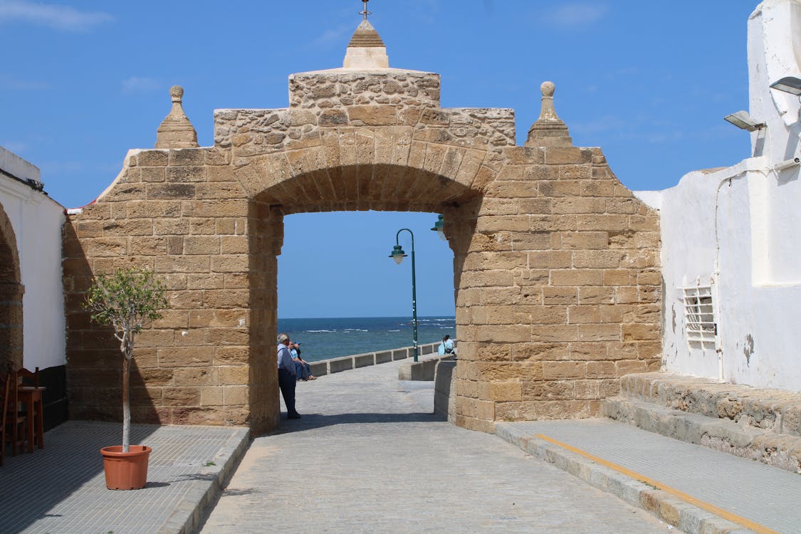 puerta de la Caleta en Cádiz