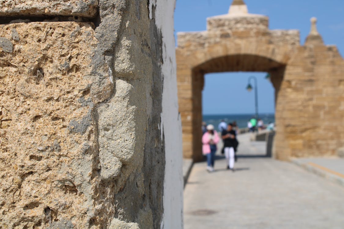 puerta de la Caleta en Cádiz