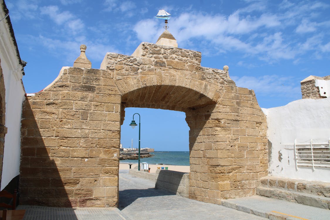 puerta de la Caleta en Cádiz