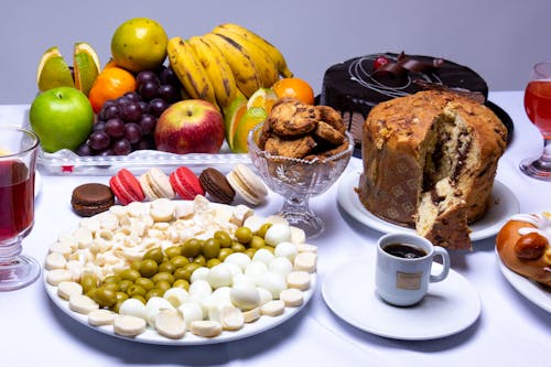 Foto profissional grátis de alimentação, azeitonas, balcão