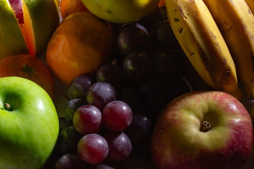 Fotobanka s bezplatnými fotkami na tému Apple, banán, červená