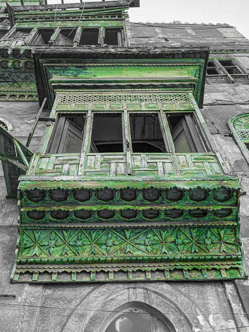 Old green window in the heritage city of Albalad