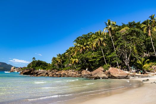 Conheça Praia de Garatucaia em Angra dos Reis - imagem 2