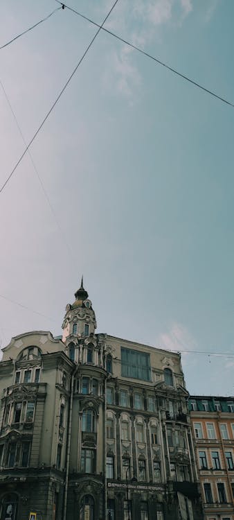 Foto profissional grátis de arquitetura clássica, céu azul, cidade