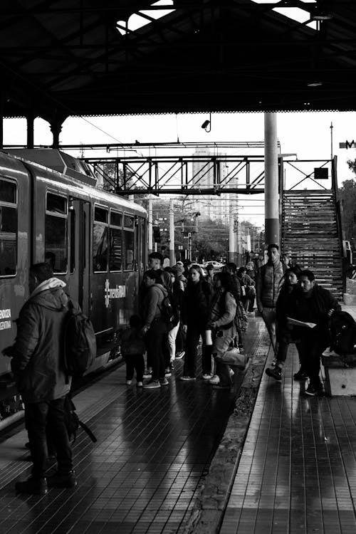 Безкоштовне стокове фото на тему «вертикальні постріл, група, Залізничний вокзал»