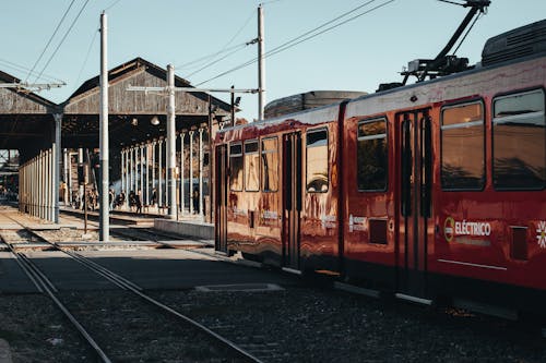Безкоштовне стокове фото на тему «блакитне небо, залізнична колія, Залізничний вокзал»