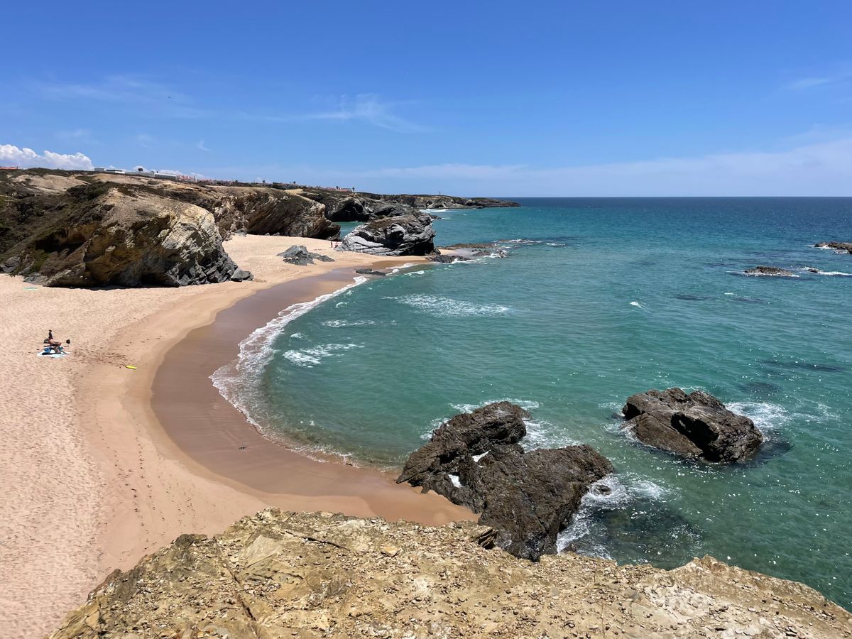 Plajă pe coasta atlantică din regiunea Alentejo, Portugalia