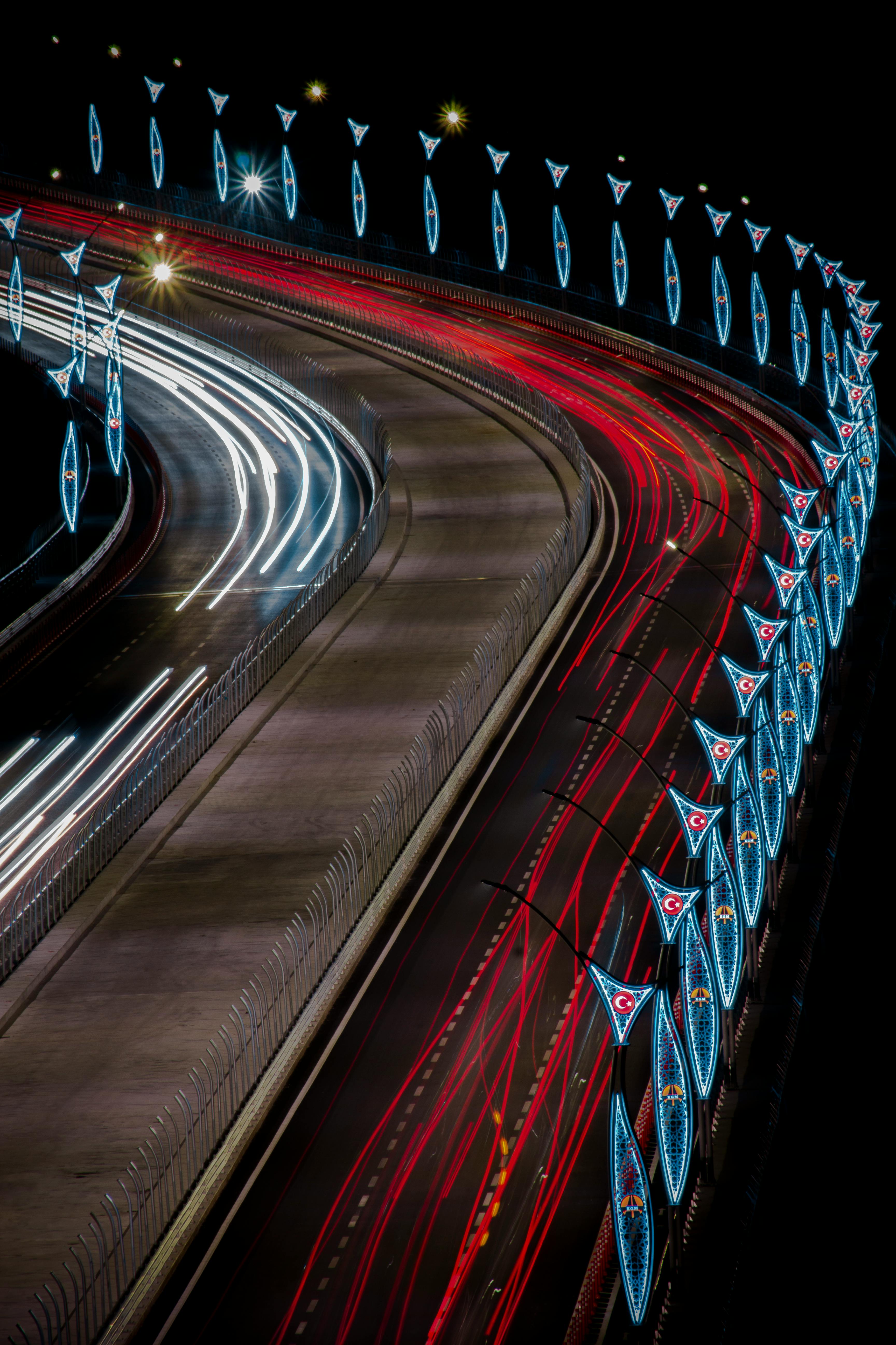 autopista de noche