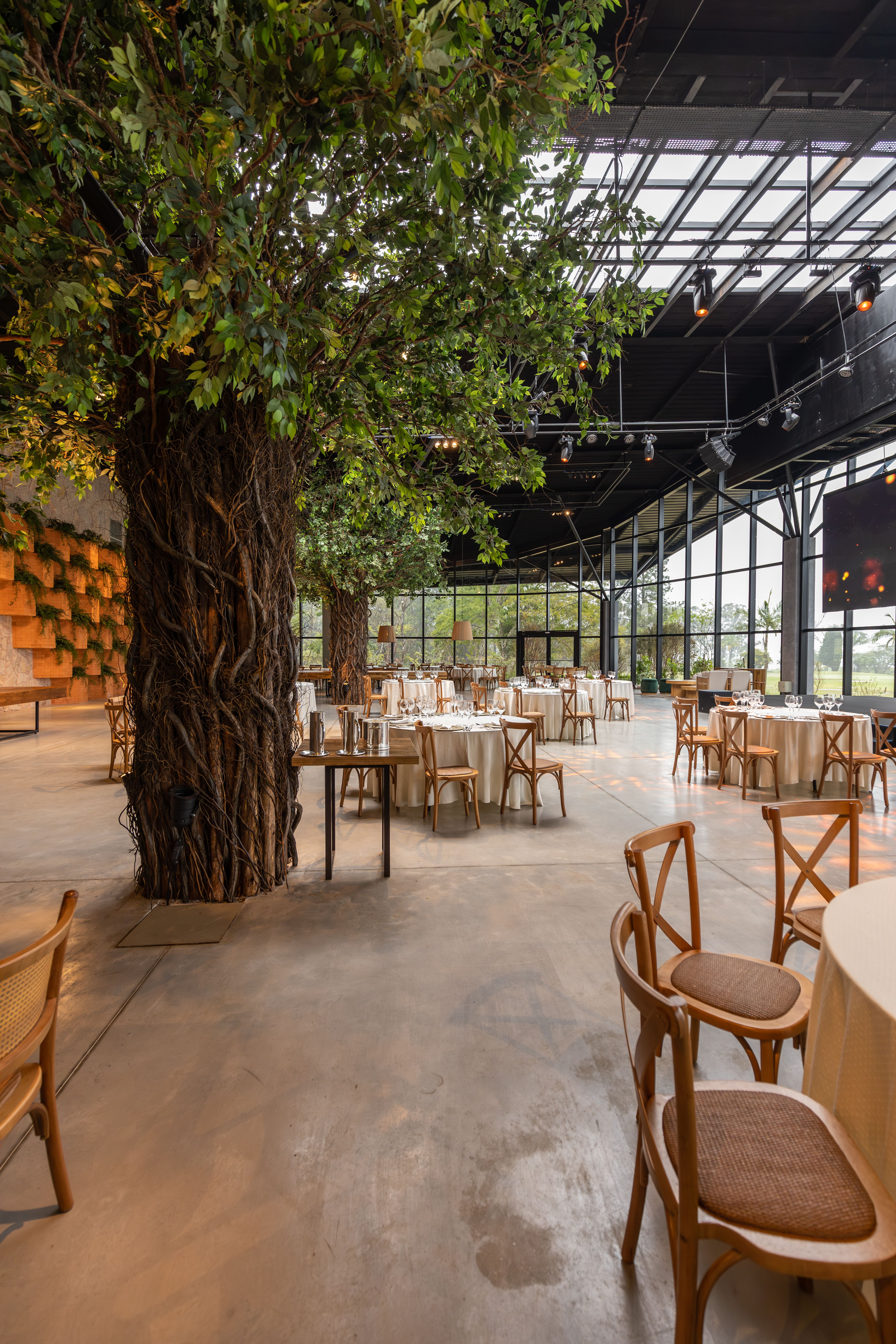 Decorations and Furniture of the Restaurant Hall · Free Stock Photo