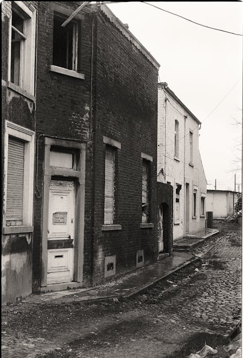 Kostenloses Stock Foto zu gebäude, polaroid, schwarz und weiß