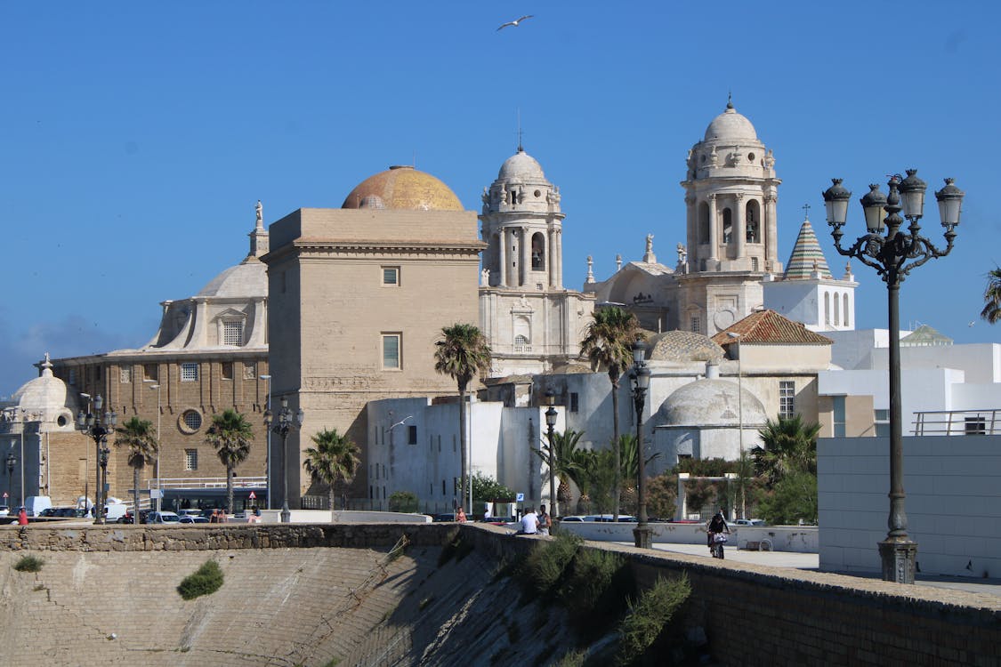 fachada exterior de la Catedral de Cádiz