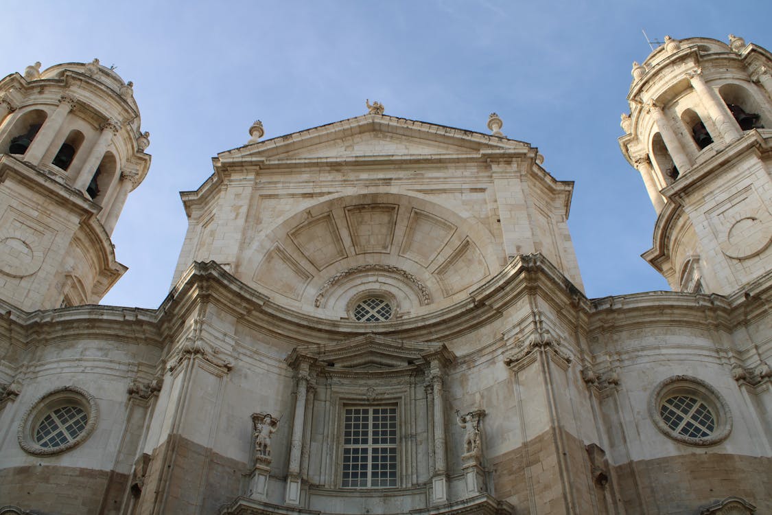 fachada exterior de la Catedral de Cádiz