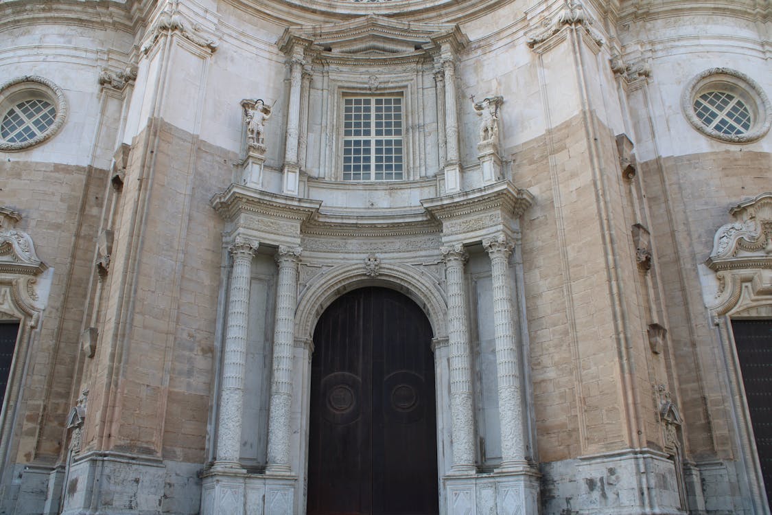 fachada exterior de la Catedral de Cádiz