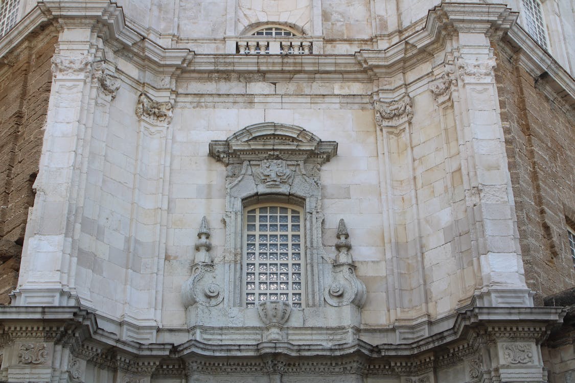 fachada exterior de la Catedral de Cádiz